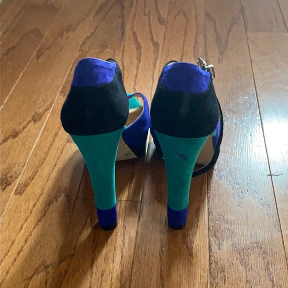 Heels - Picture 4 of 4